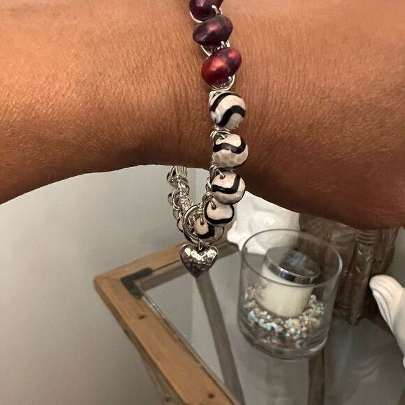 Vintage heart dangle unique women’s silver tone bracelet. Unique. Whimsical. - Picture 5 of 8